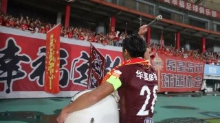 20, 亚特兰大新援首秀传射建功征服球迷  